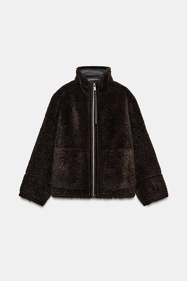 Chaqueta borreguillo con doble faz de Zara.