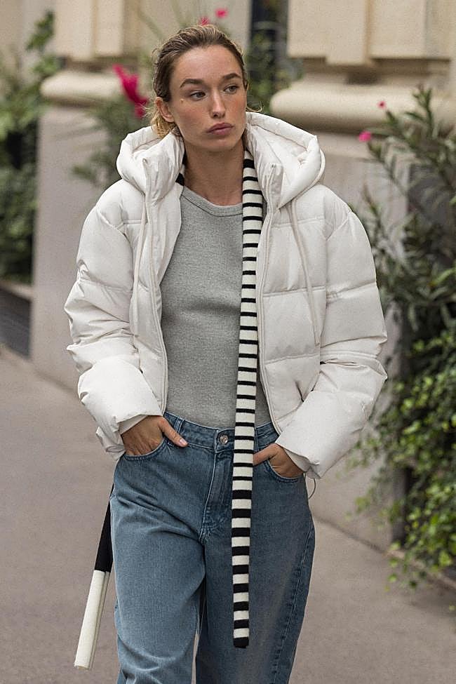 Anorak en color blanco de Zara.