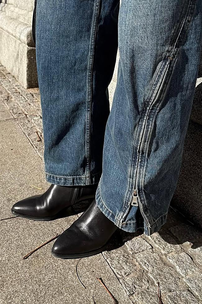 Los vaqueros de Zara con cremallera en el bajo.