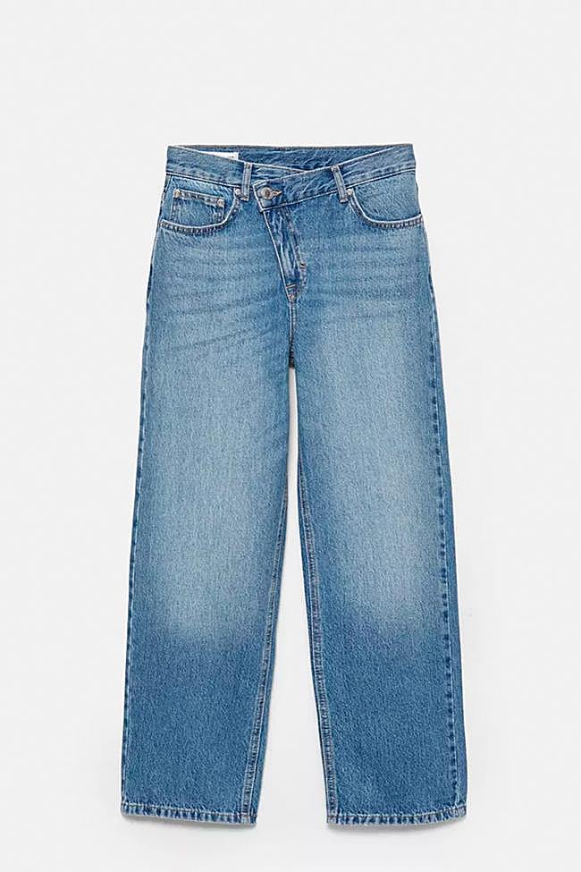 Vaquero asimétrico en azul de Pull & Bear.