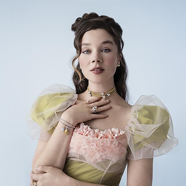 Claudia Jessie (Eloise).