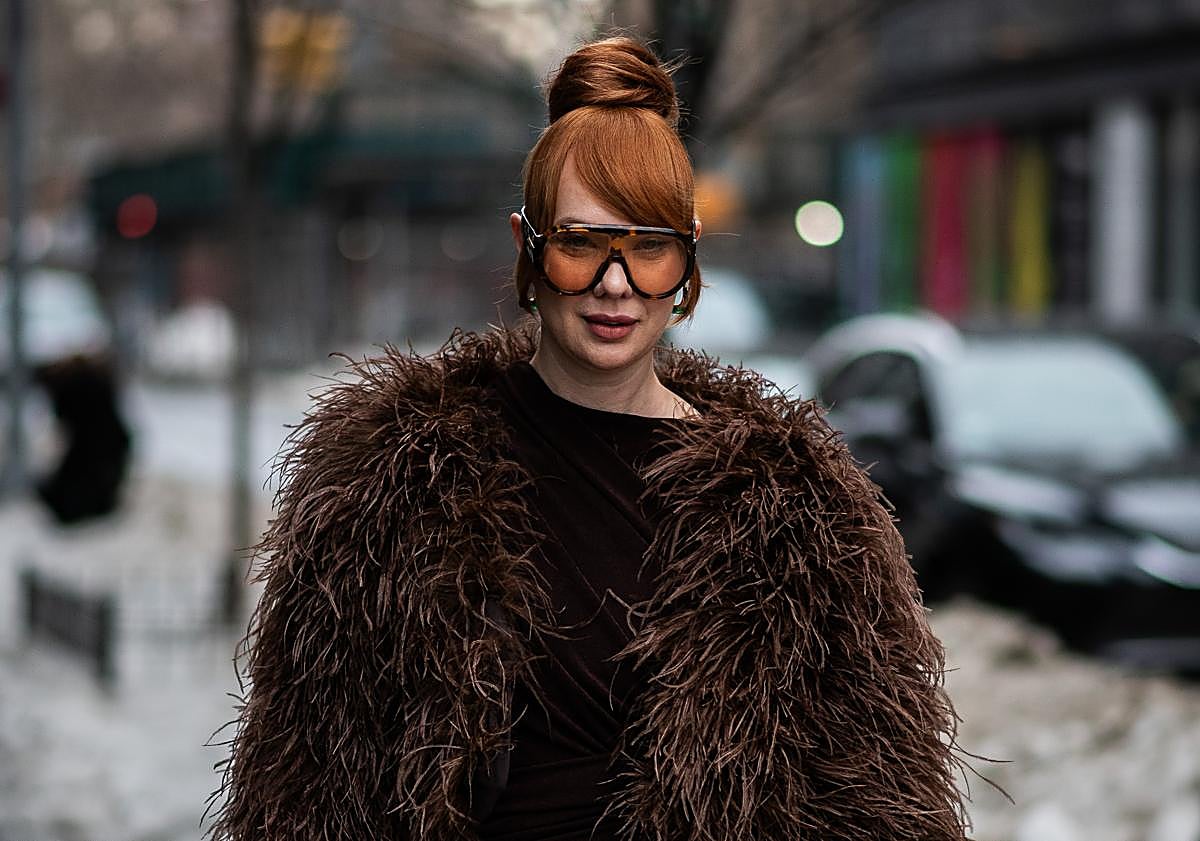 Imagen principal - Así llevan las gafas de aviador en el street style de Nueva York.
