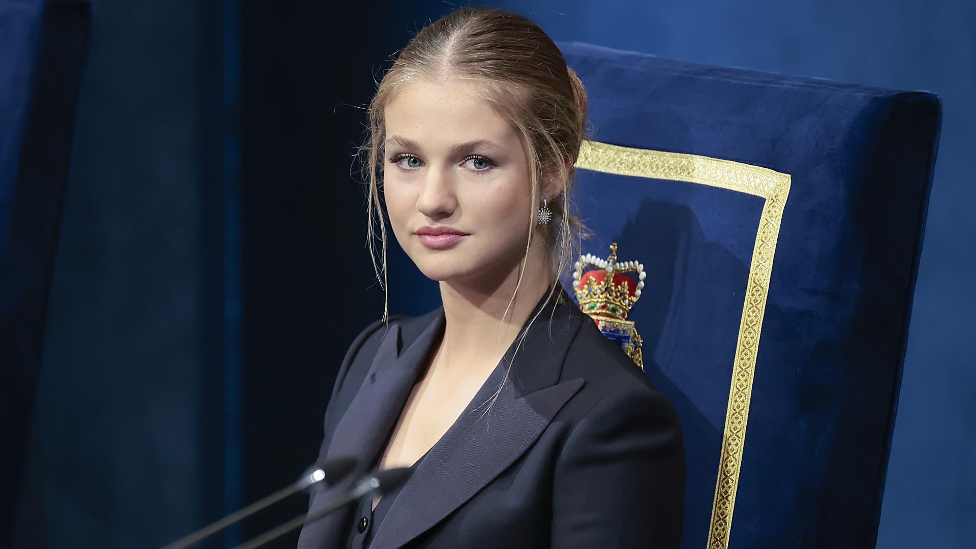 Letizia Won’t Leave Leonor Alone at the Princess of Asturias Awards: She’s Still Green