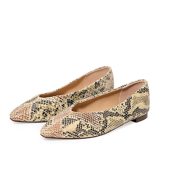 Bailarinas con estampado animal de Sfera (15,99 euros)
