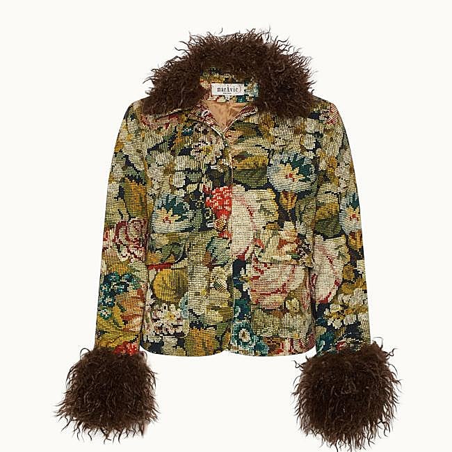 Chaqueta tapestry con cuello y puños de pelo de Maràvic, 230 euros.