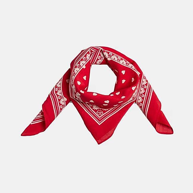 Pañuelo con estampado (8,99€ en El Corte Inglés)