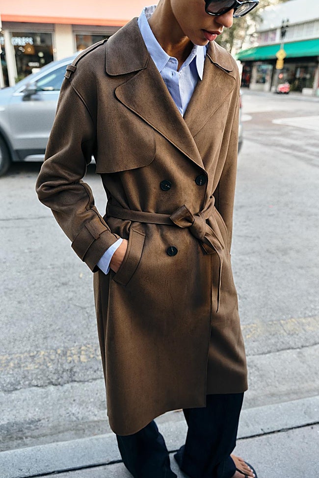 Trench efecto ante de Zara (39,99 euros)
