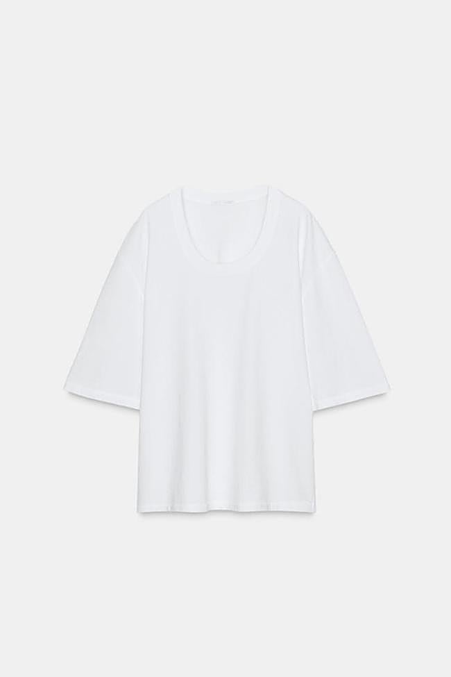 Camiseta básica blanca de Zara
