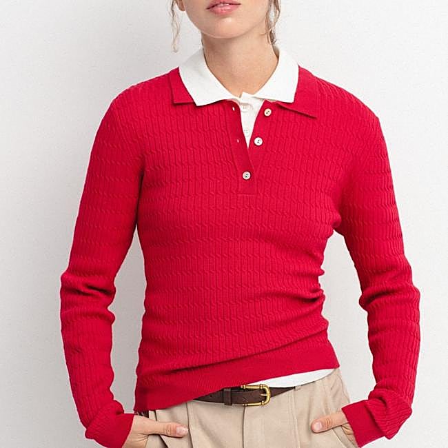 Red polo-neck sweater from Hug&Clau, 13.99 euros.