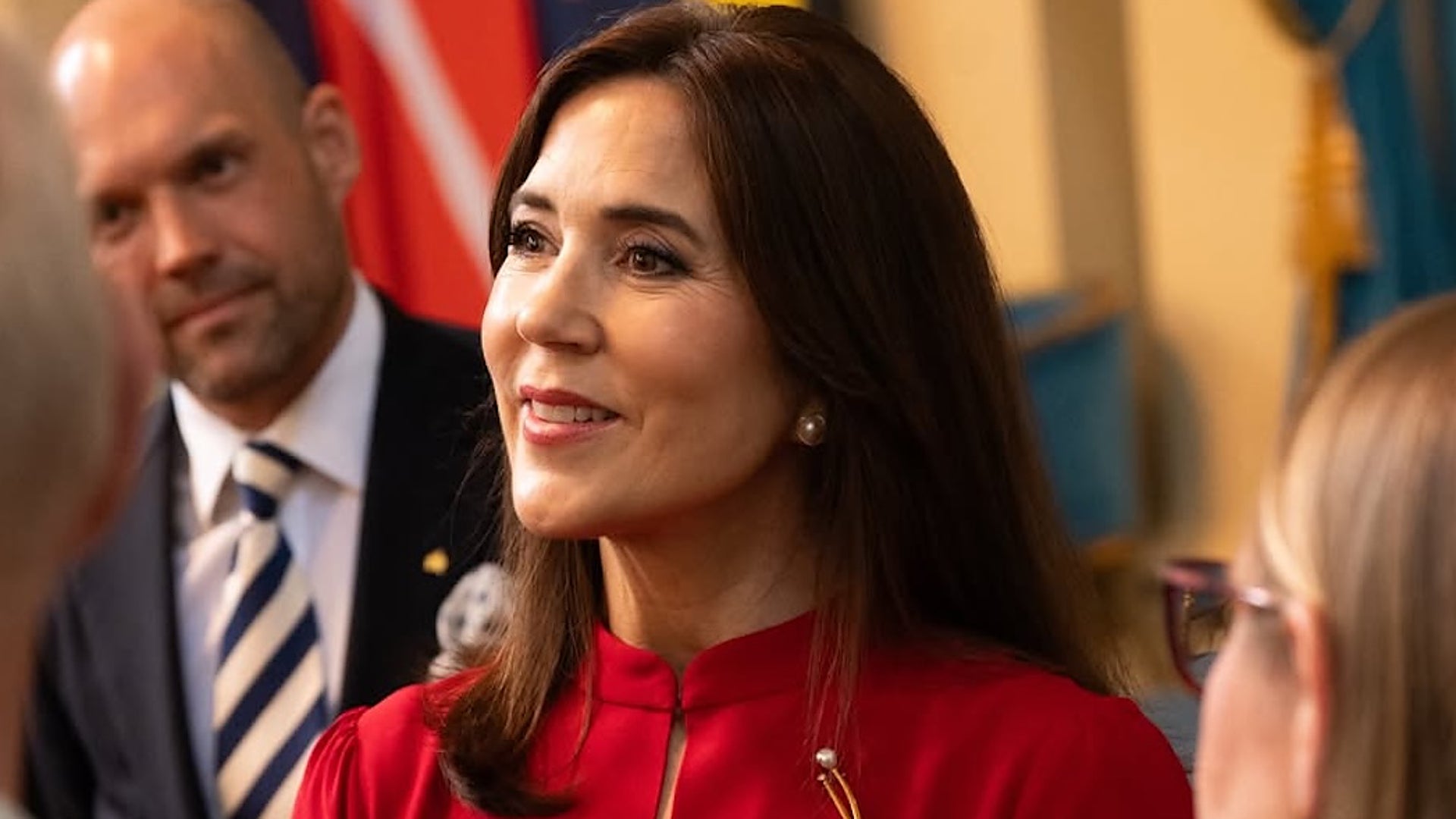 Who Is the Woman Who Hugged Queen Mary of Denmark in Australia?