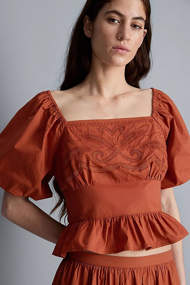 Top con bordados de Primark (20 euros)