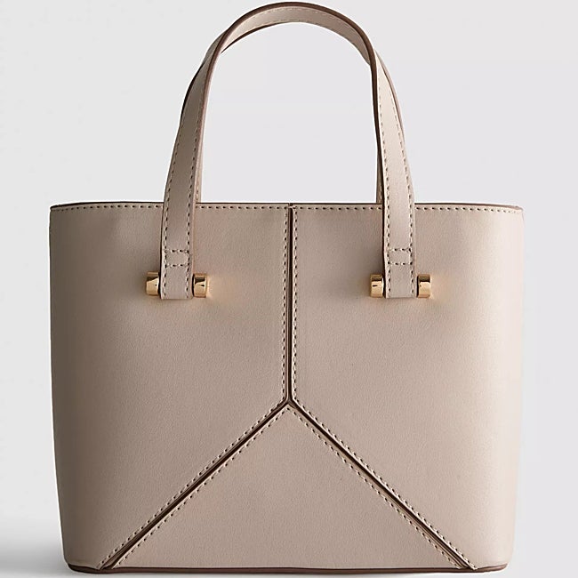 Bolso de mano de Primark (13 euros)