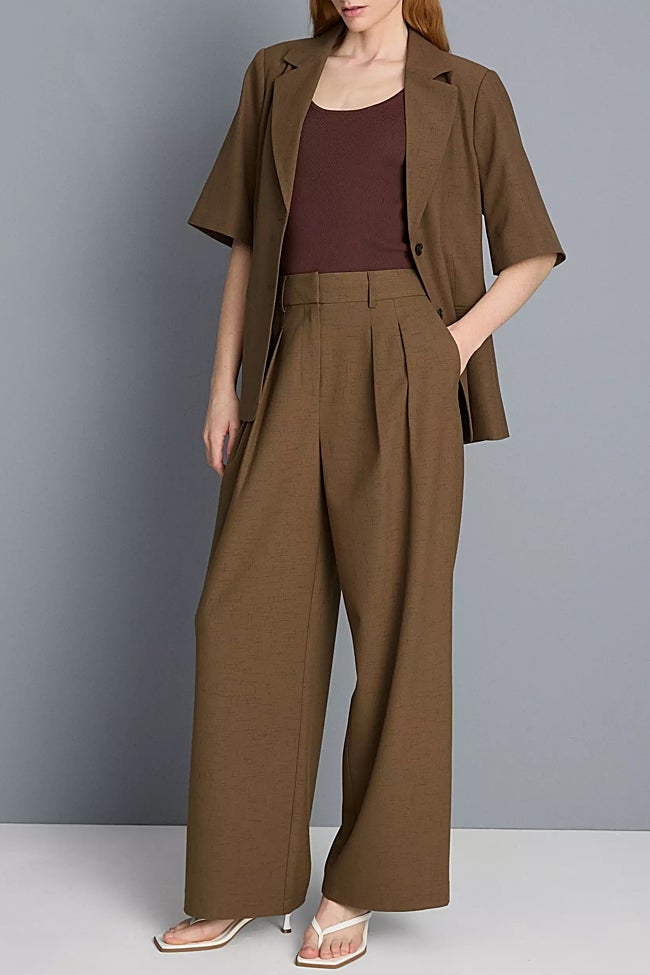 Pantalones con pinzas de Primark (20 euros)