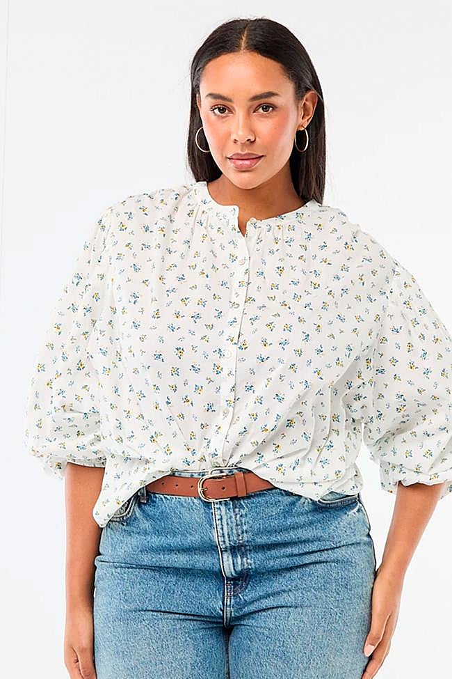 Blusa con estampado de flores de Kiabi.