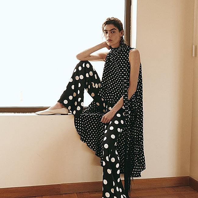 Capa de lunares de Sfera, 49,99 euros.