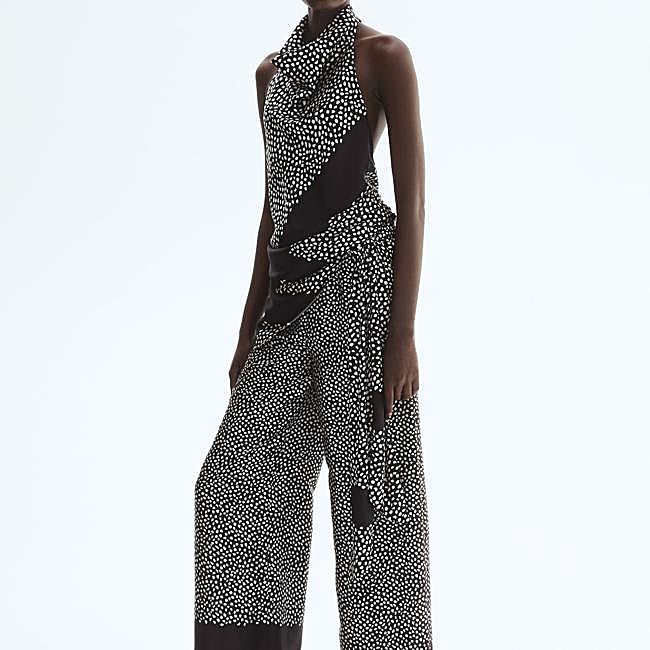 Conjunto de lunares de HM: pantalón 59,99 euros y top 39,99 euros.