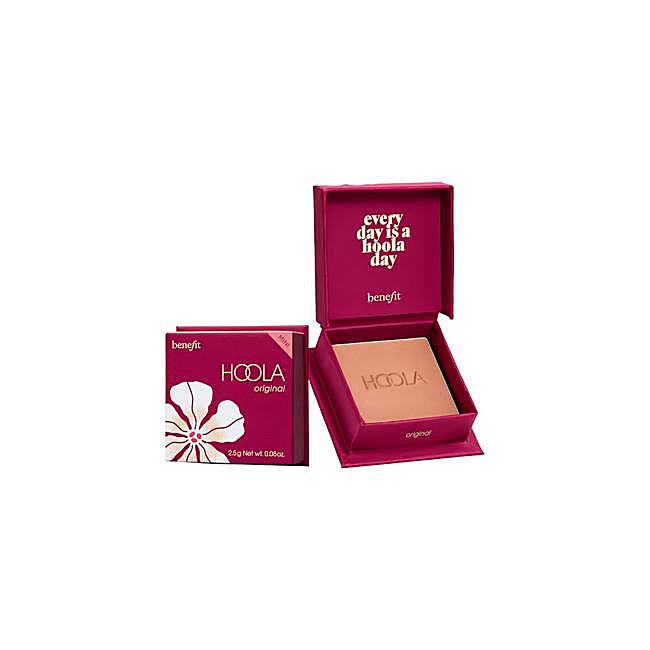 Polvos bronceadores Hoola de Benefit.