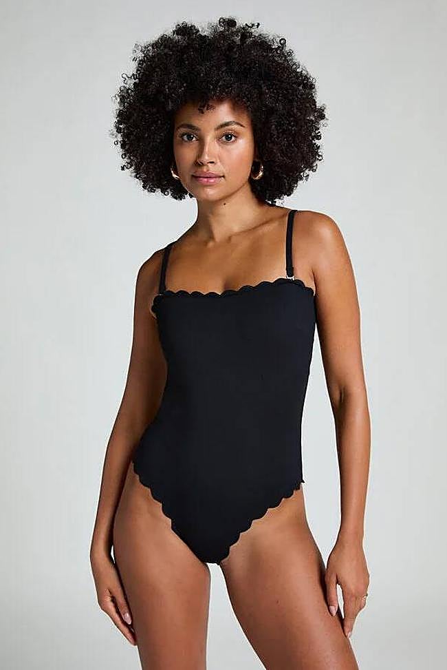 Bañador Bandeau Scallop (59,99€)