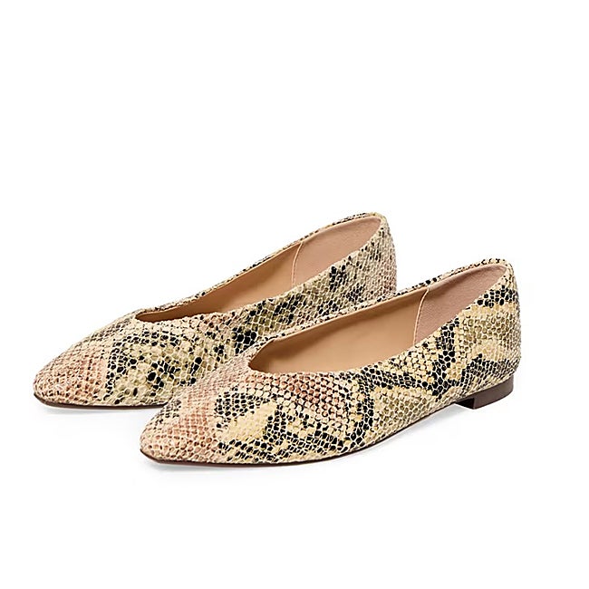 Zapatos con estampado animal de Sfera (14,99 euros)