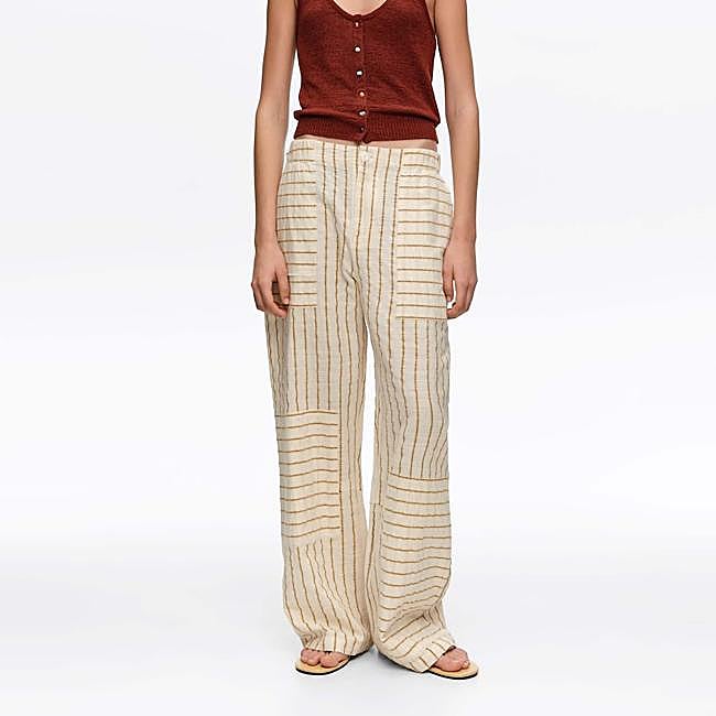 Light-colored pants with texture and soft stripes by Bimba y Lola, €93.70.
