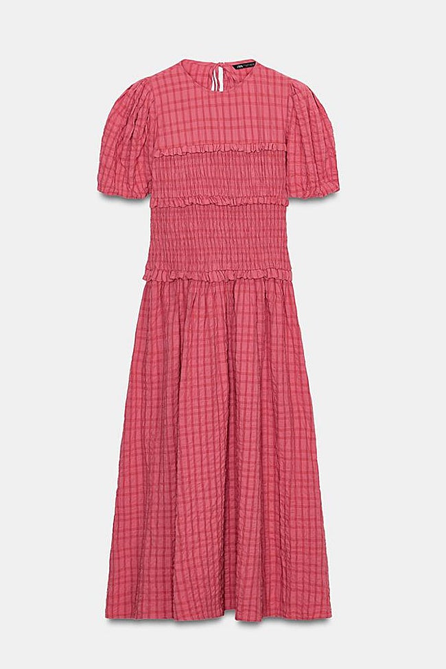 Vestido rosa de Zara (29,99 euros)