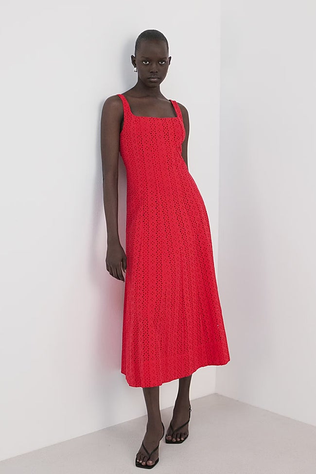 Vestido rojo de Mango (49,99 euros)