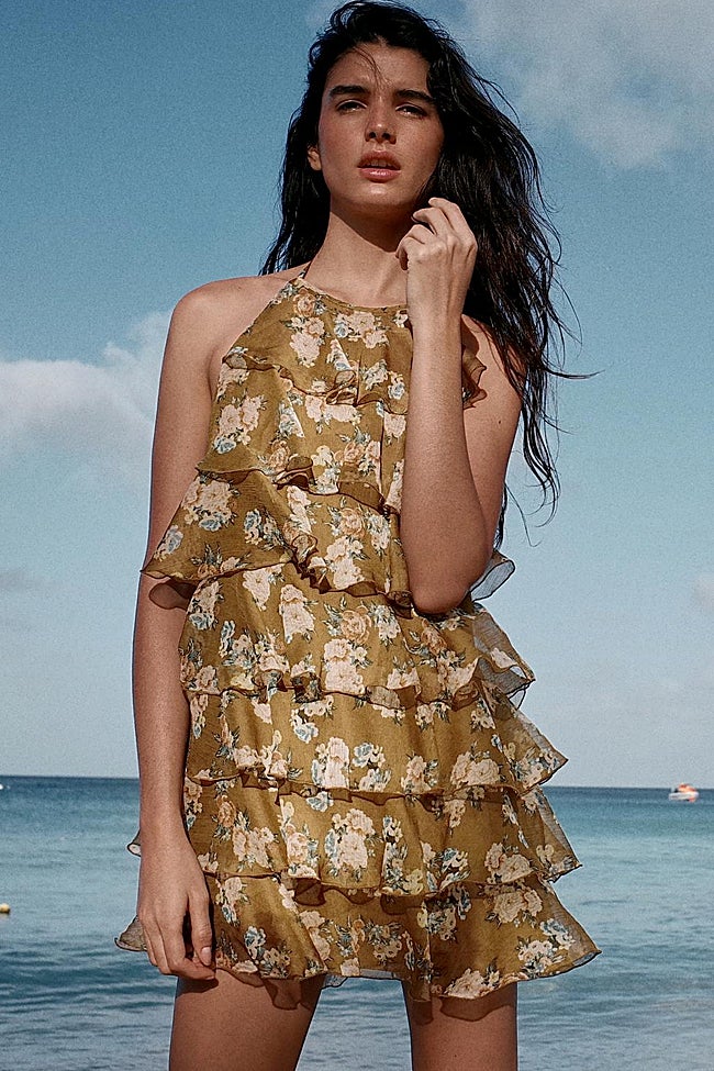 Vestido con estampado de flores de Zara (35,99 euros)