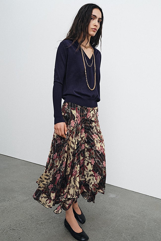 Falda con estampado de flores de Zara (49,99 euros)
