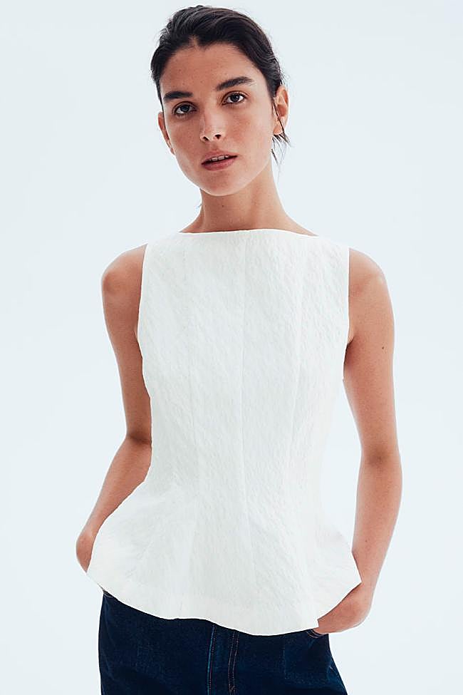 Top blanco con peplum de H&M