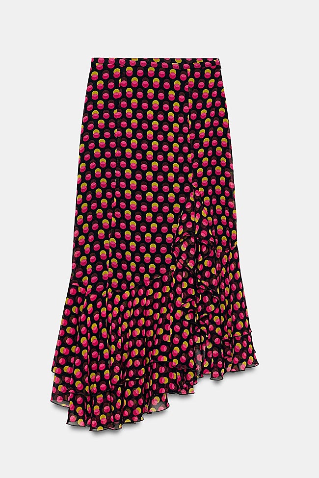 Falda con estampado de lunares de Zara (39,99 euros)