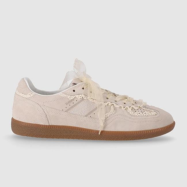 Beige sneakers with lace and tulle laces from Alohas, €170