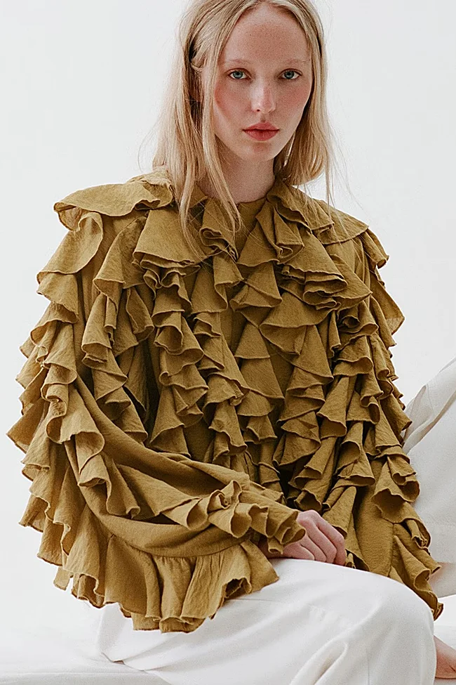 Chaqueta con volantes de Sfera (59,99 euros)
