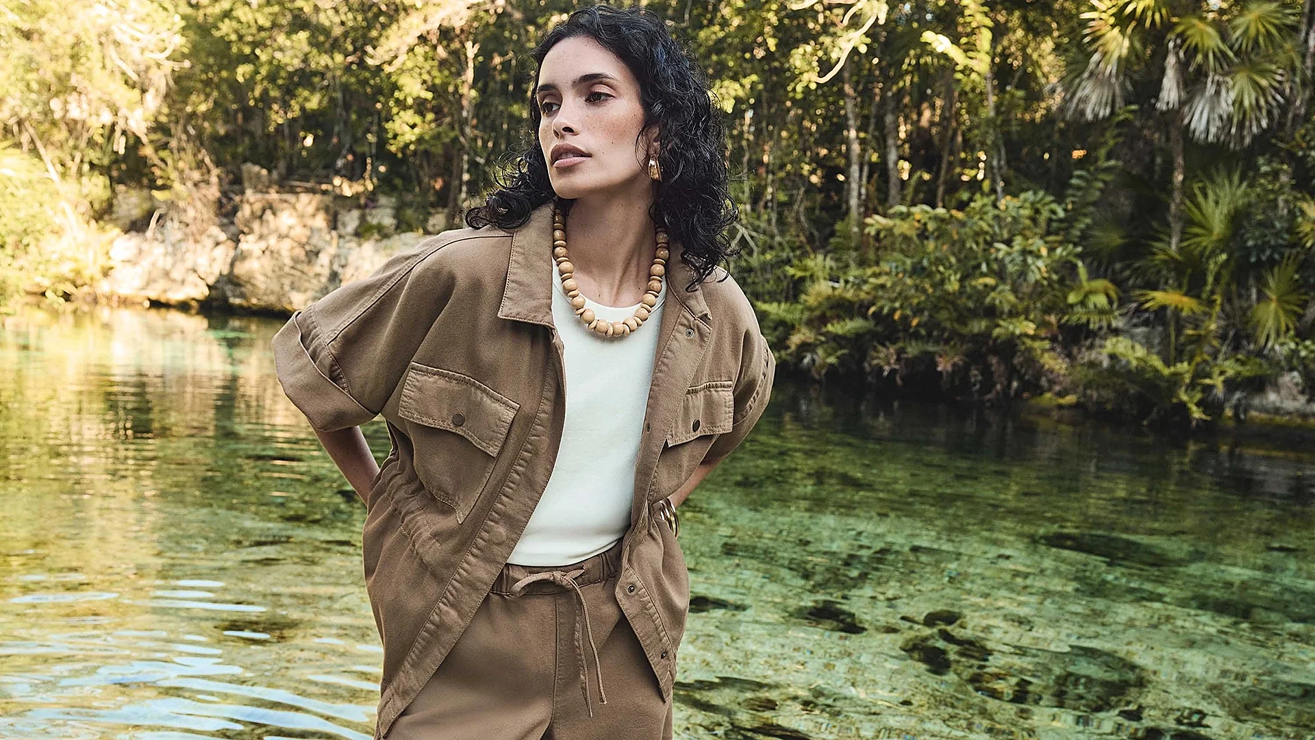 This Week’s Sfera New Arrivals: Ruffled Dresses, Raffia Bags, and Romantic Blouses