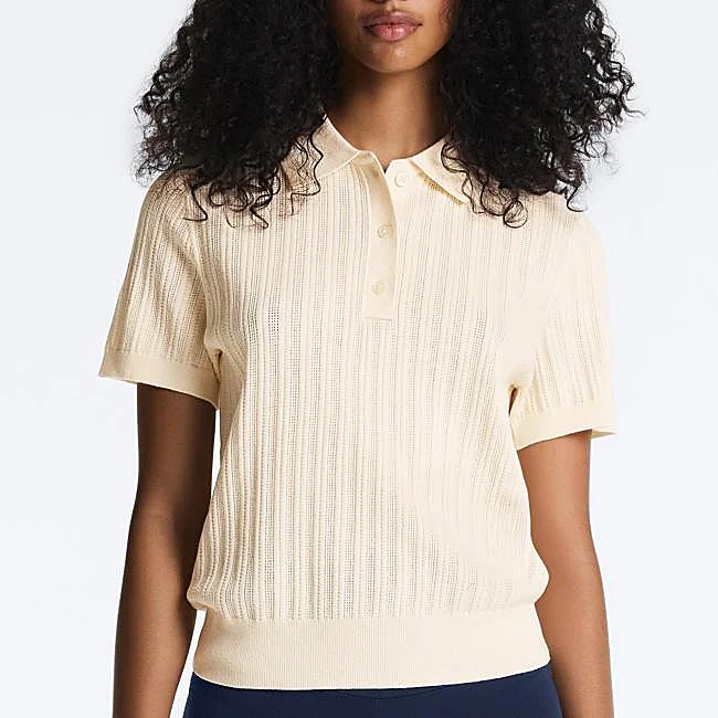 Polo de punto canalé amarillo claro de Oysho, 25,99 euros.