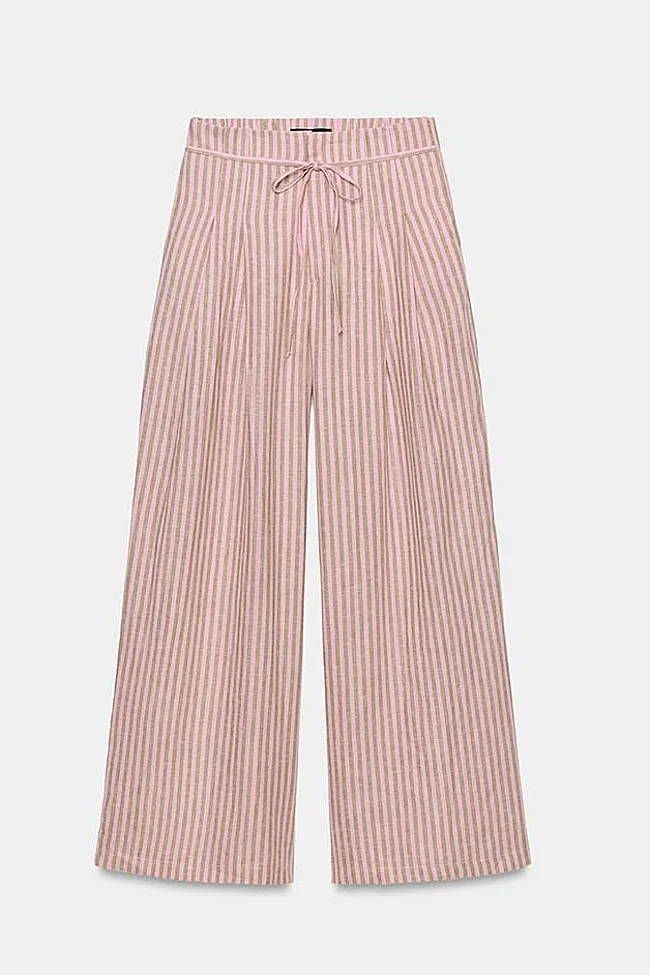 Pantalones con pinzas de Zara (29,99 euros)