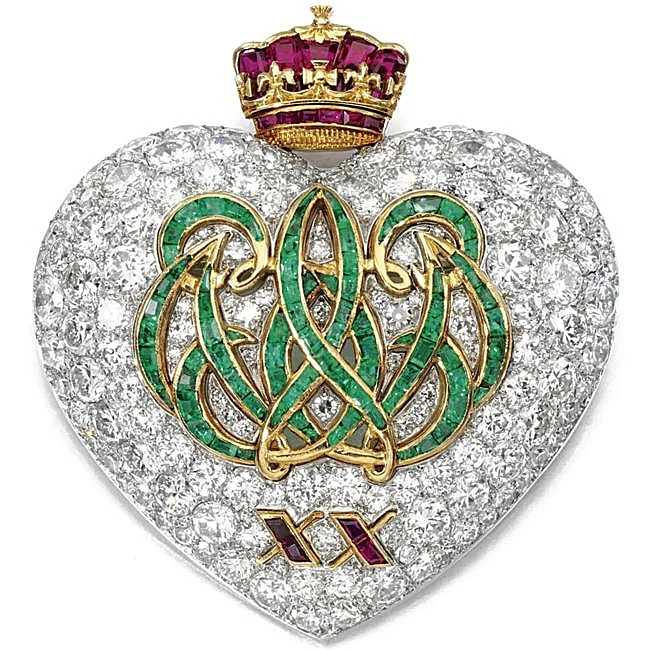 El broche de Cartier con la inicial de Wallis.