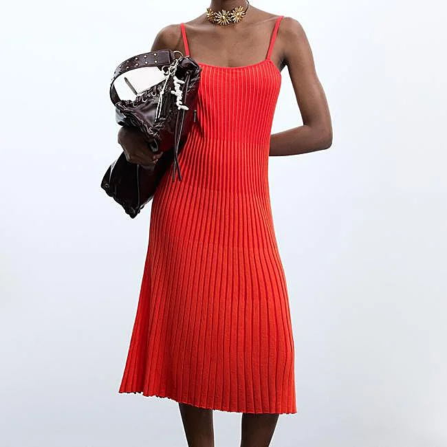 Desigual knit dress, 89.95 euros.