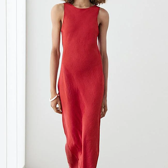 Satin red dress by Massimo Dutti, 89.95 euros.