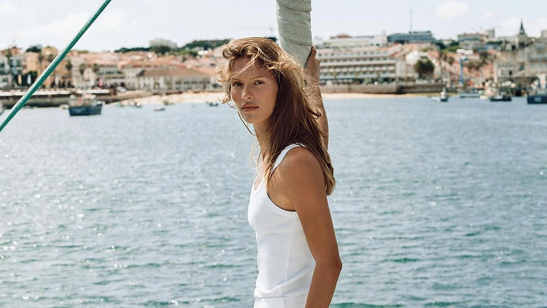 No Summer Is Complete Without Your White Jeans: Wearable and Elegant