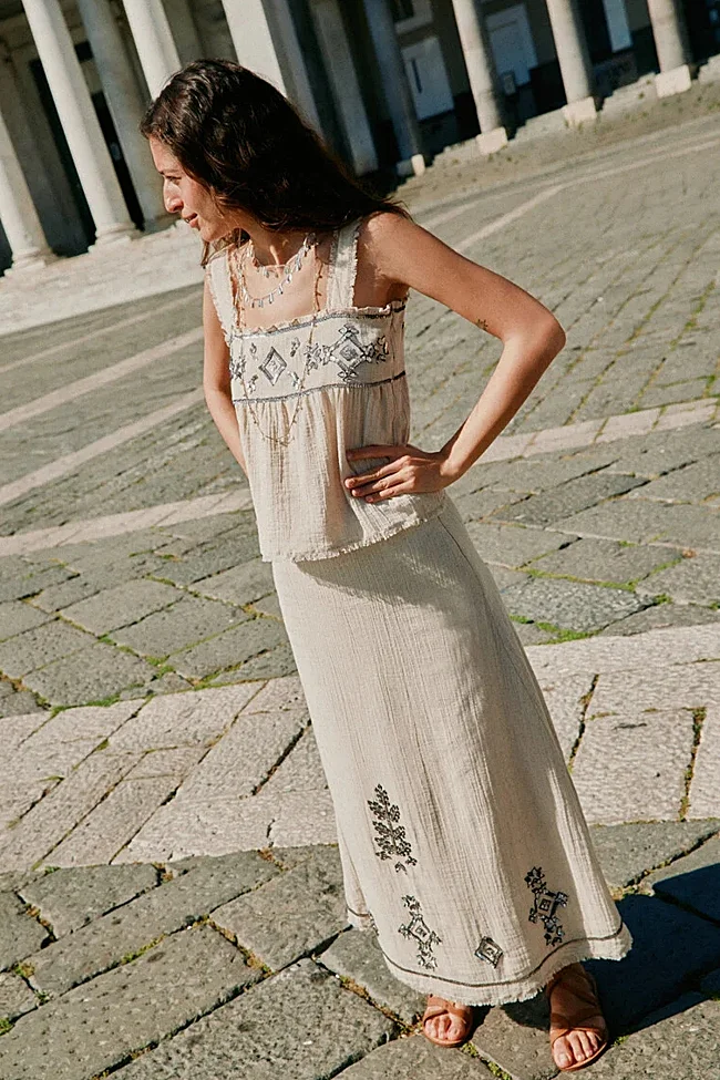 Midi skirt by Hoss Intropia (110 euros)