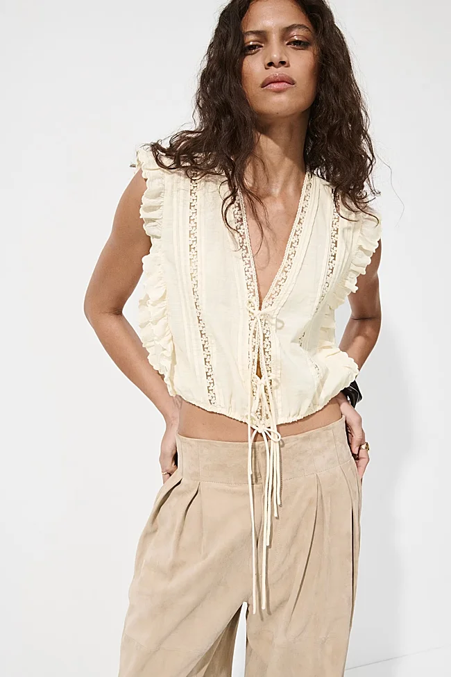 Camisa blanca de Mango (35,99 euros)