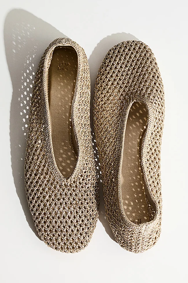 Bailarinas doradas de H&M (29,99 euros)