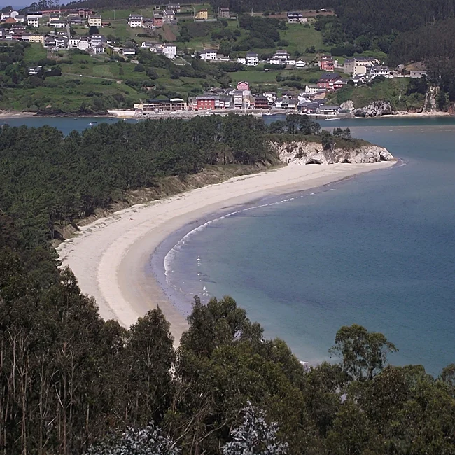 La playa de Arealonga está ya en Lugo.