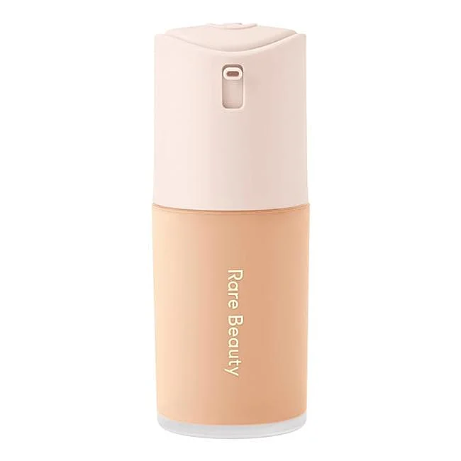 True To Myself Base de maquillaje de Rare Beauty.