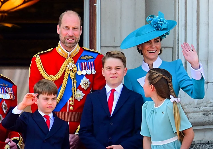 Los príncipes de Gales y sus hijos, durante el Trooping the Colour.