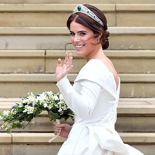 Eugenia de York, con la tiara Kokoshnik de esmeraldas de Greville el día de su boda.