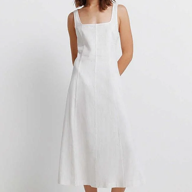 Vestido blanco de lino con escote cuadrado de Springfield, 24,99 euros.
