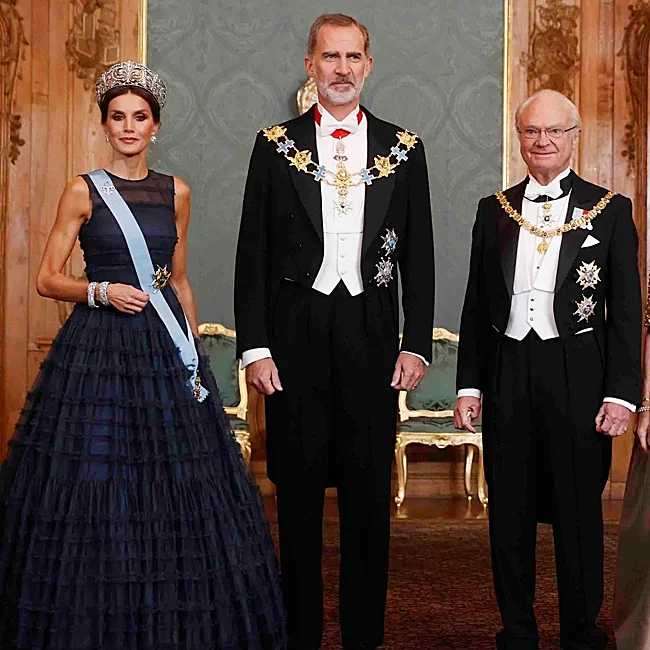 Carlos Gustavo de Suecia, junto a los reyes Felipe y Letizia de España.