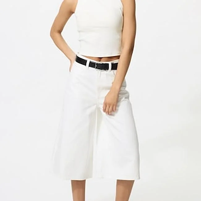 Bermudas blancas amplias de Uniqlo, 39,90 euros.