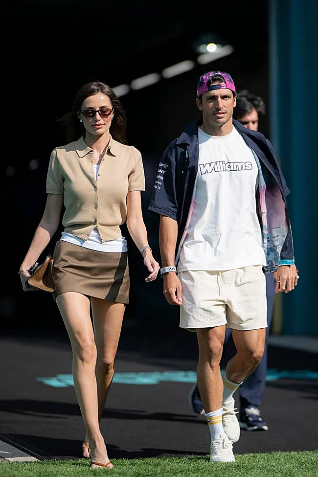 Carlos Sainz y Rebecca Donaldson en el Gran Premio de Miami.